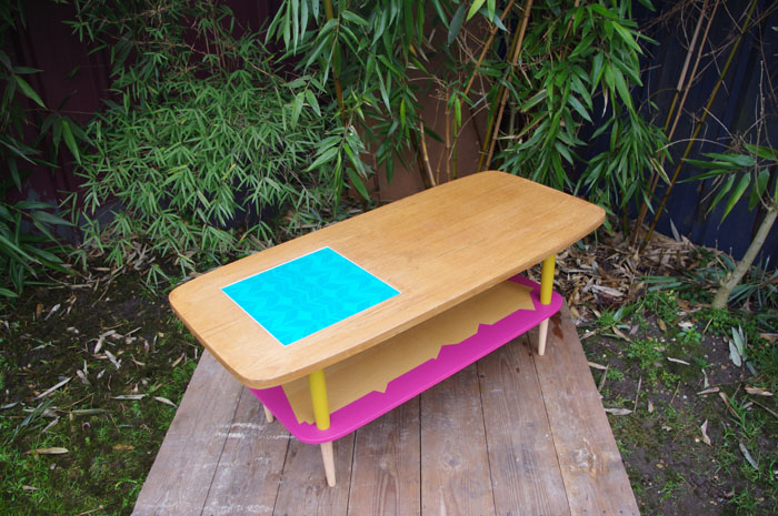 table-basse-vintage-bois-design-verre-rose-jaune-conique-2